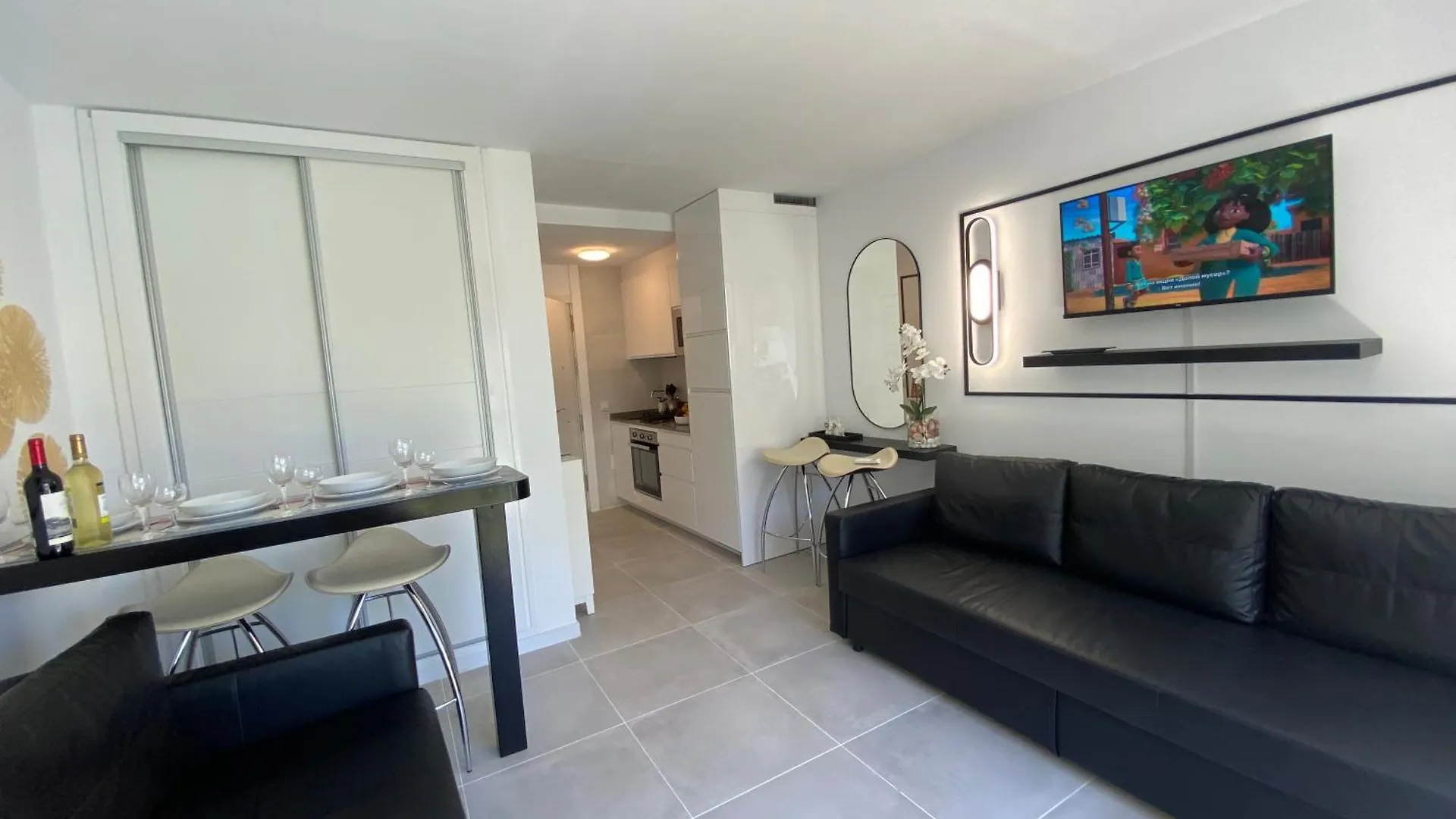 Modern Sea View Studio In Benal Beach Benalmádena 0*,  España